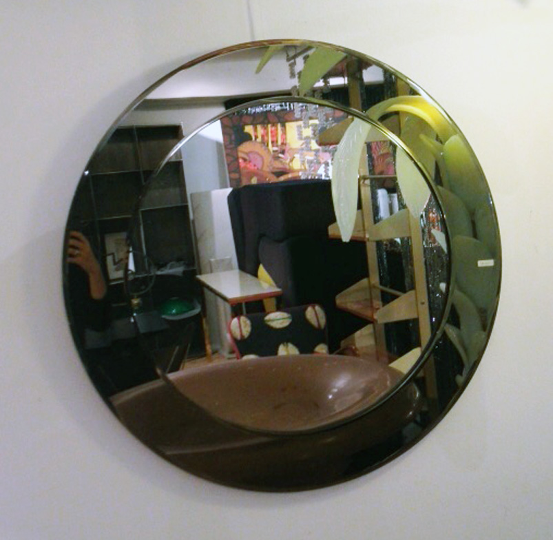 Specchio con Art Decò Bordo fume tondo del XX Secolo Anni 70 Opera d'arte esemplare - Robertaebasta® Art Gallery opere d’arte esclusive.